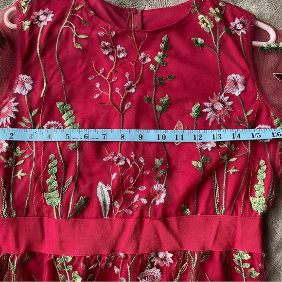 Gorgeous Women’s Holiday Dress, Size M - Picture 5 of 6